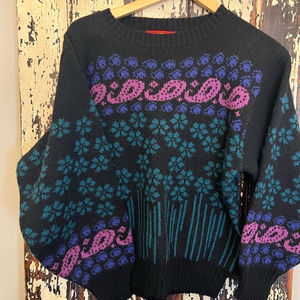 Women’s vintage 1980’s wool Halston III chunky sweater. Size Medium.